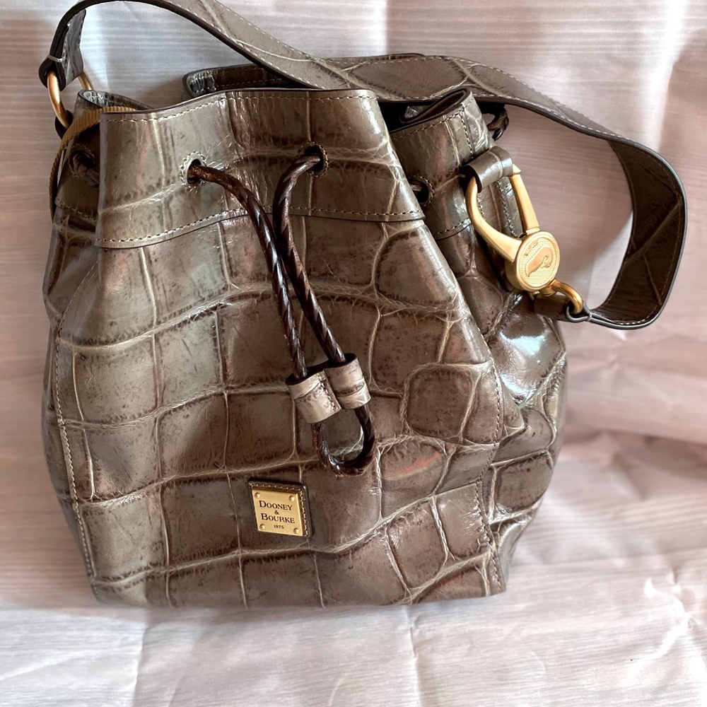 Attention Dooney & Bourke lovers!  A must have bag with matching wallet.